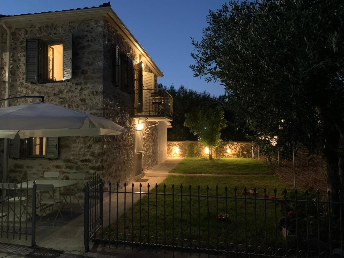 Messinian Stone House Villa Buitenkant foto