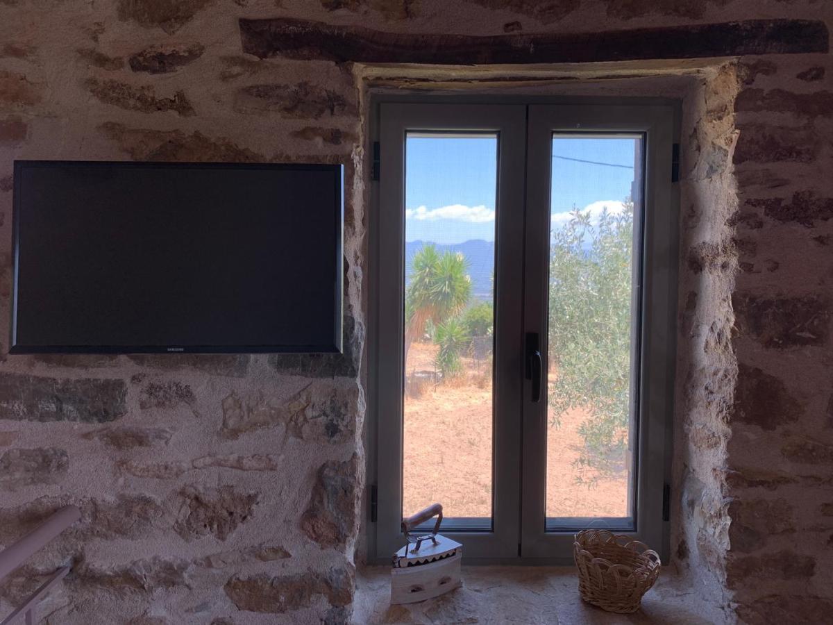 Messinian Stone House Villa Buitenkant foto