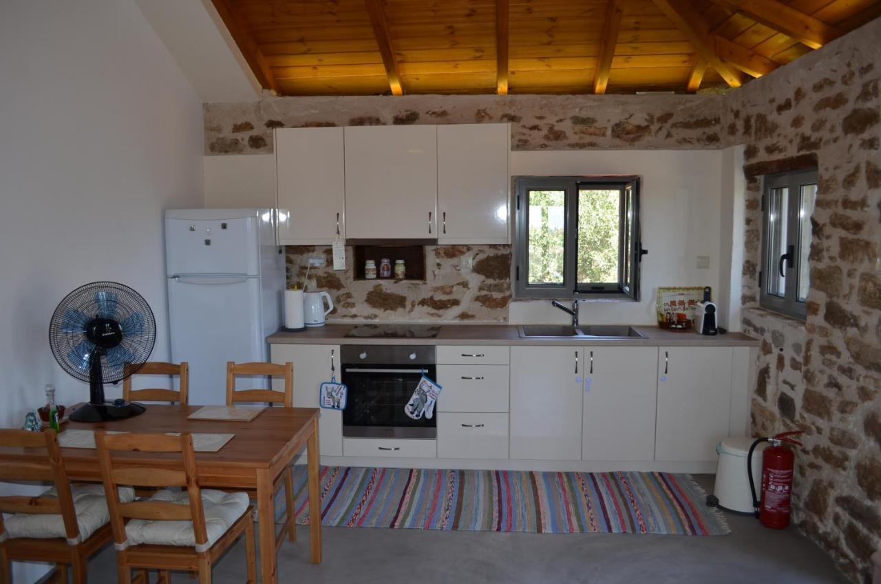 Messinian Stone House Villa Buitenkant foto