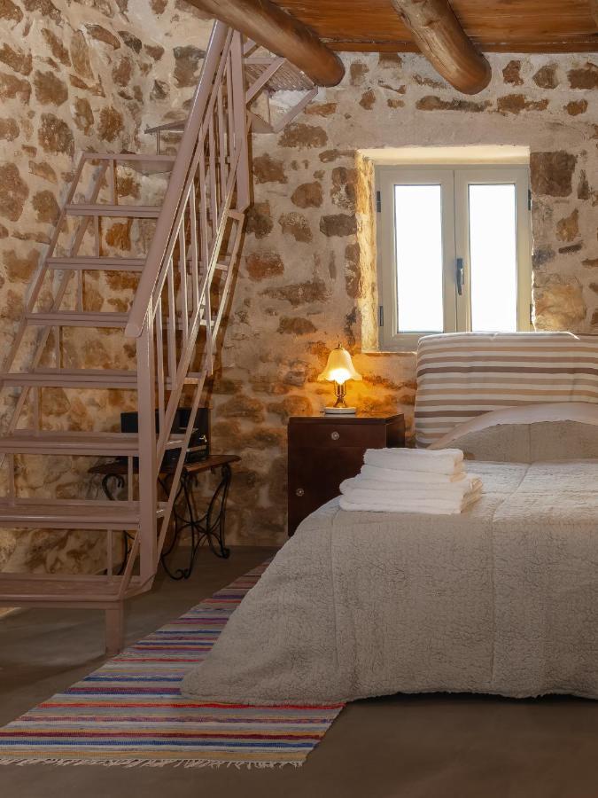 Messinian Stone House Villa Buitenkant foto