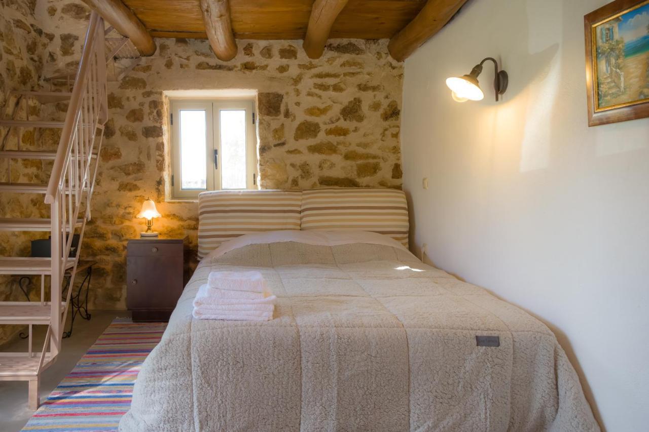 Messinian Stone House Villa Buitenkant foto