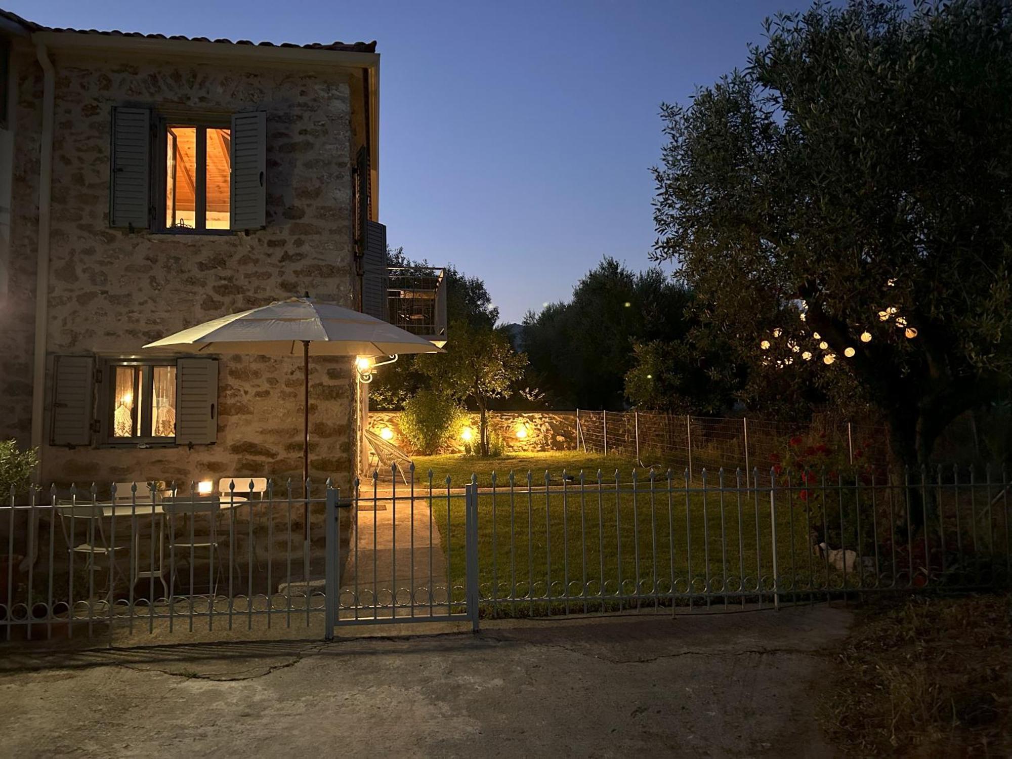 Messinian Stone House Villa Buitenkant foto
