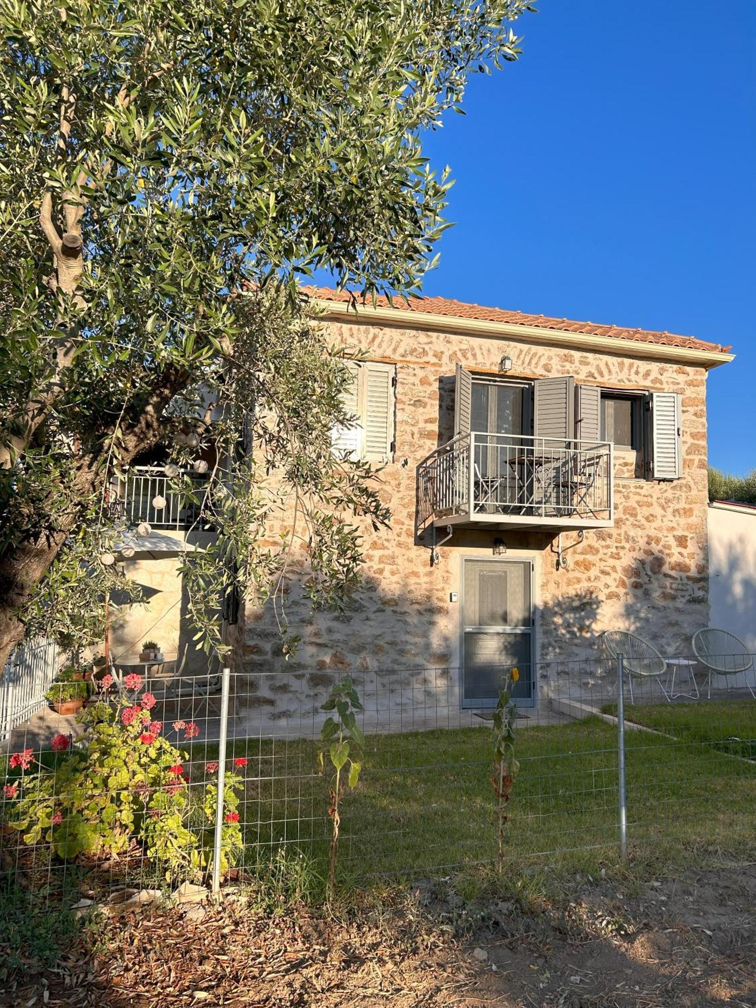 Messinian Stone House Villa Buitenkant foto